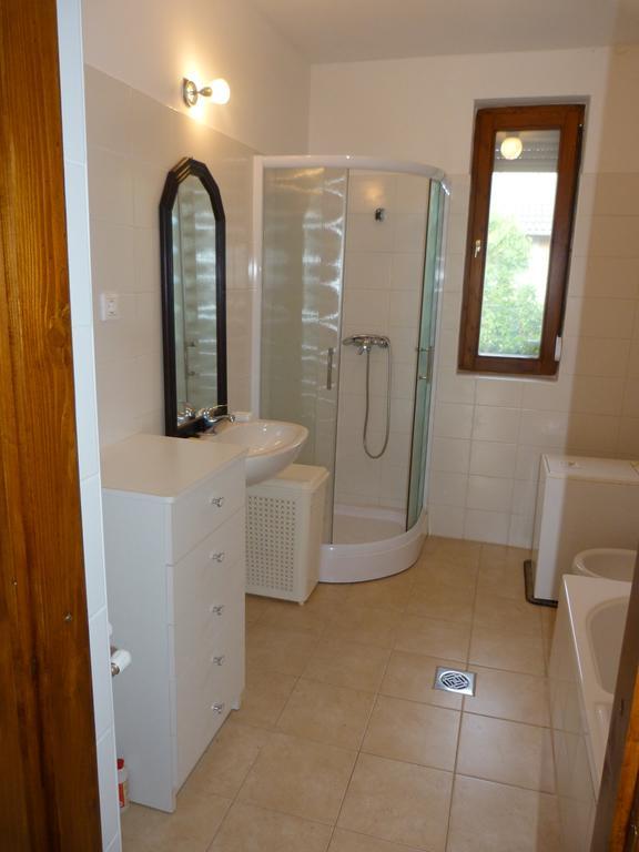 Gyuemoelcsoeskert Szallashely Debrecen Extérieur photo